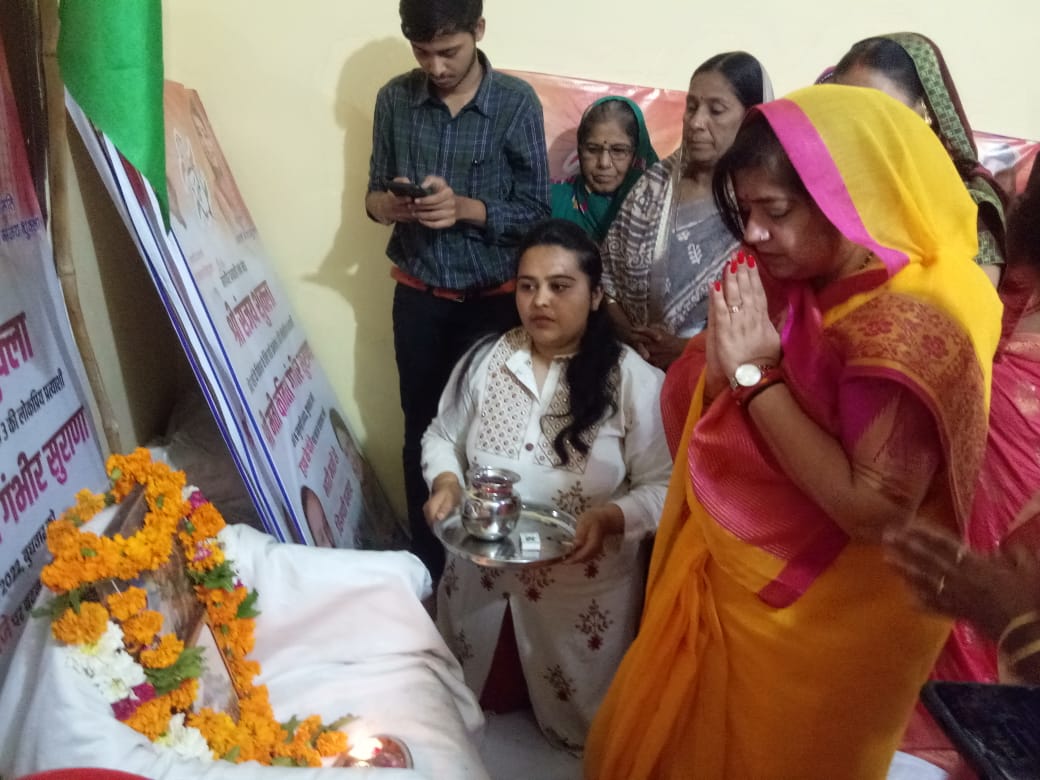 Indore : अंजली शुक्ला ने गली - गली घूम कर किया वोट का आग्रह साथ ही कार्यालय का भी किया उद्घाटन