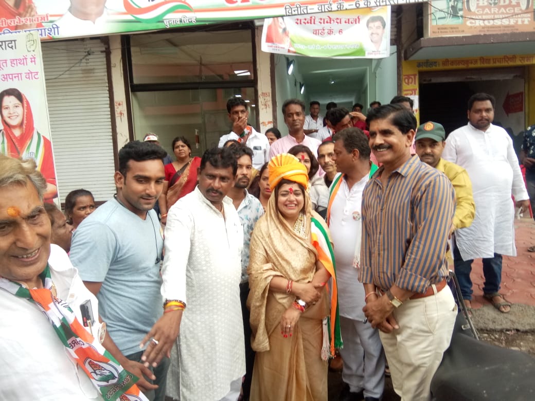 Indore : कांग्रेस प्रत्याशी संजय शुक्ला की पत्नी अंजलि ने उठाए सवाल, महिलाओं की समस्याओं को लेकर BJP मौन क्यों ?