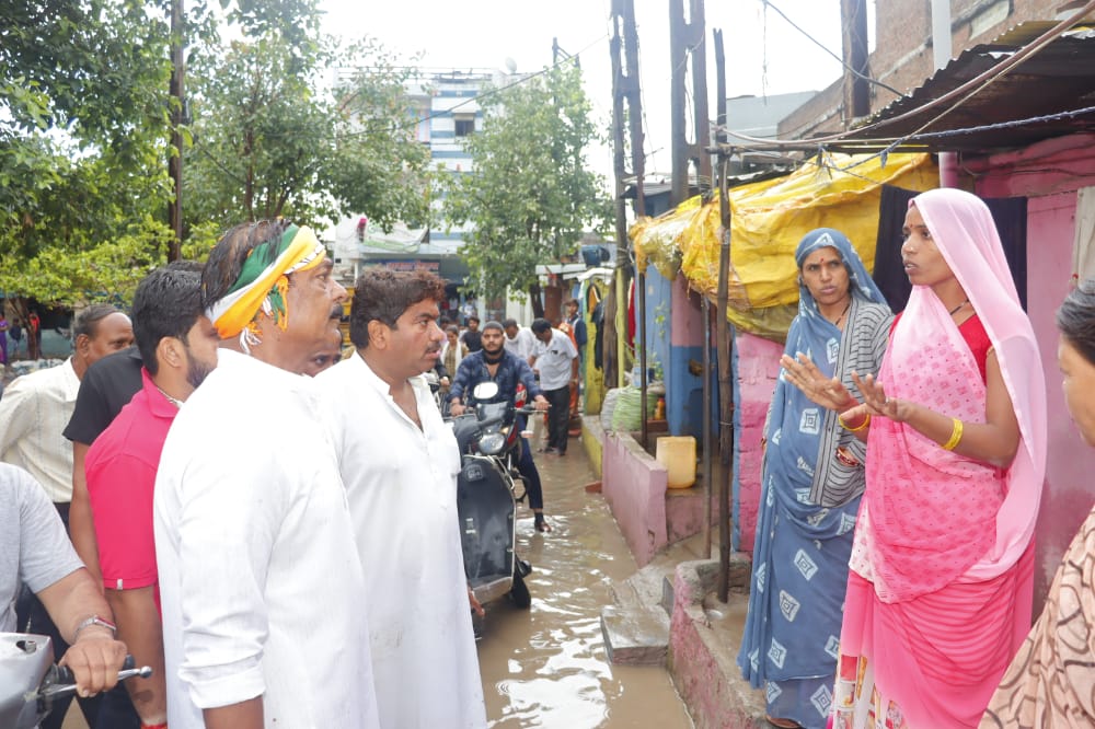 संजय शुक्ला ने बारिश के बाद कई इलाकों का लिया जायजा, 3 इंच बारिश ने खोल दी 20 सालों के विकास की पोल