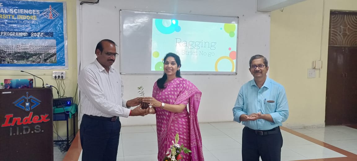 मालवांचल यूनिवर्सिटी के इंडेक्स डेंटल कॅालेज में एंटी रैगिंग पर सेमिनार का किया आयोजन