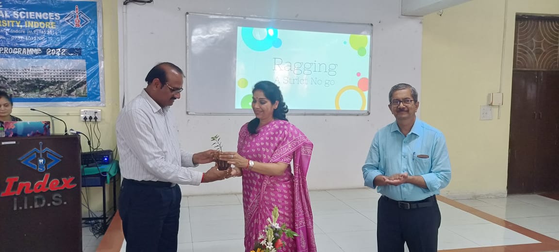 मालवांचल यूनिवर्सिटी के इंडेक्स डेंटल कॅालेज में एंटी रैगिंग पर सेमिनार का किया आयोजन