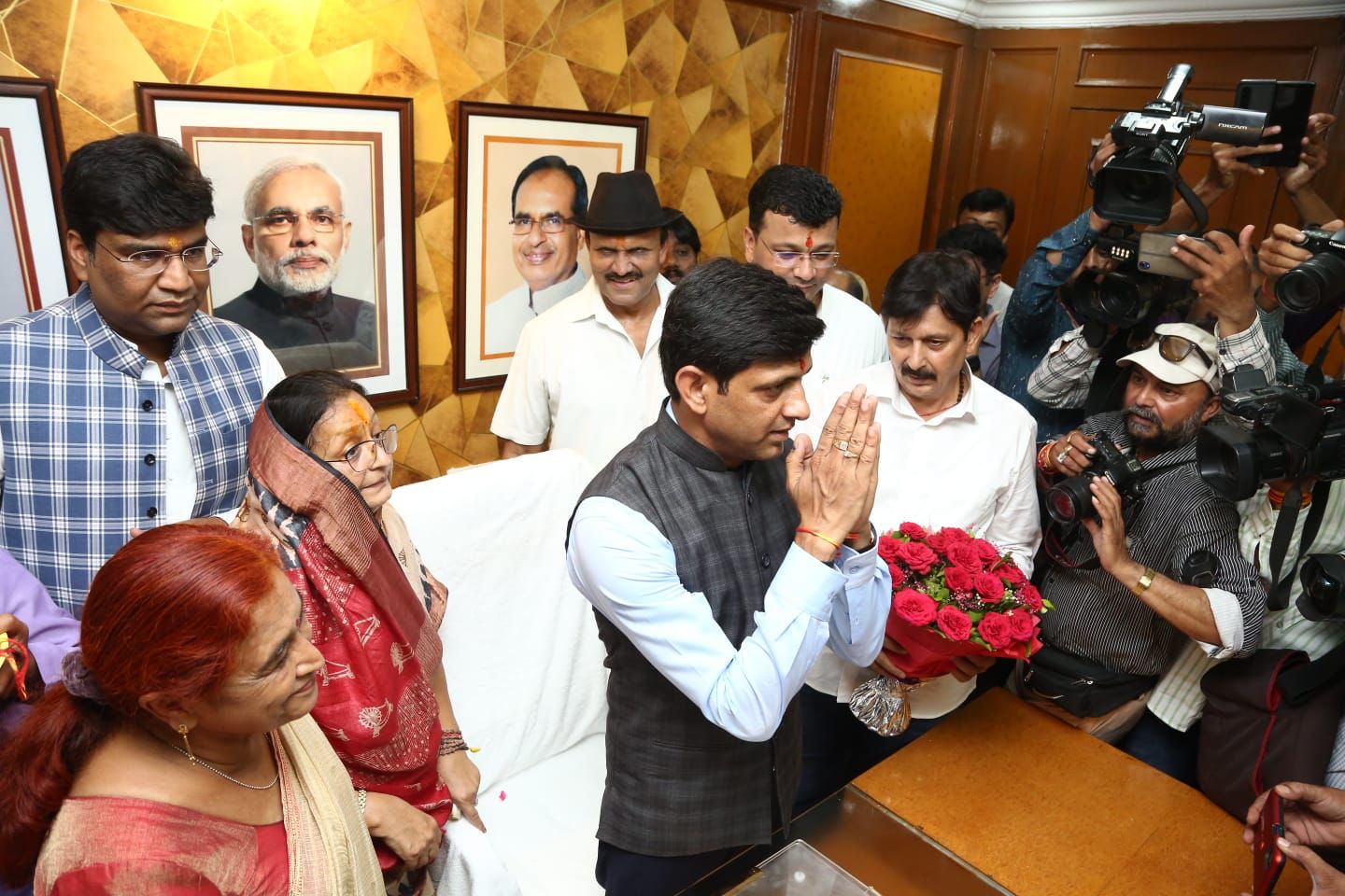 इंदौर महापौर पुष्यमित्र भार्गव द्वारा आज पदभार ग्रहण करने के बाद अगले 3 महीने के लिए तय की गई प्राथमिकता