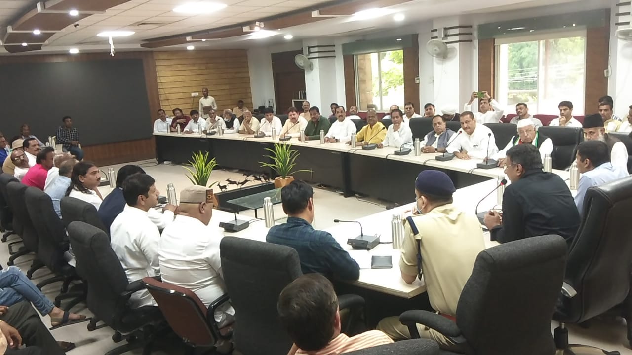 शांति समिति की बैठक में लिए गए महत्वपूर्ण निर्णय, त्योहारों के दौरान माहौल खराब करने वालों पर होगी सख्त कार्रवाई
