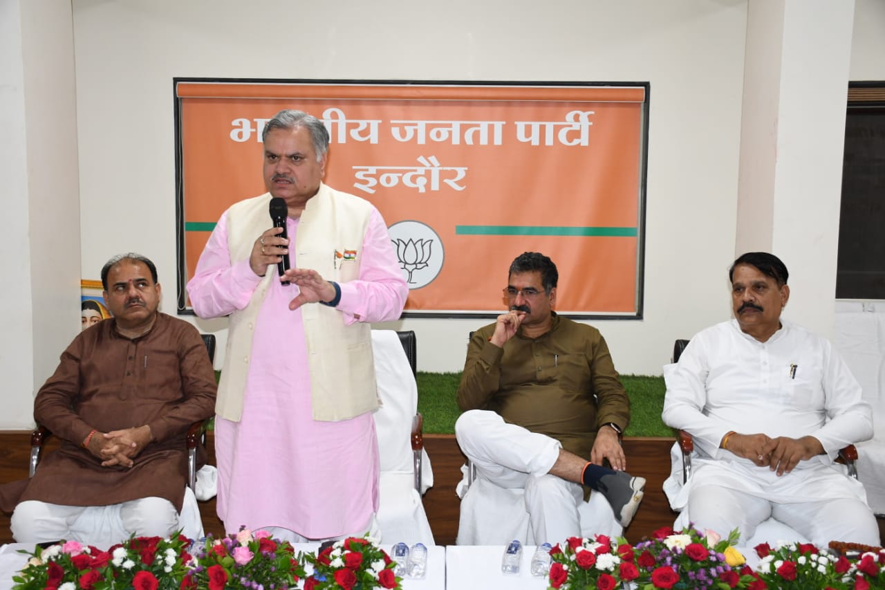 भाजपा कार्यालय पर नवनिर्वाचित पार्षदों की परिचय बैठक हुई आयोजित, संगठन महामंत्री ने सभा को संबोधित कर कही ये बात...