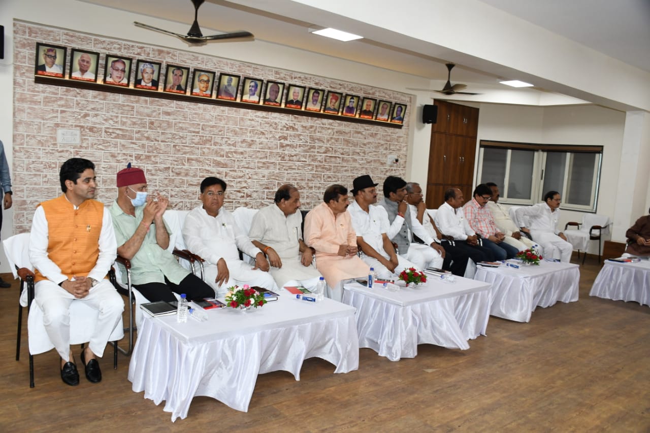 भाजपा कार्यालय पर नवनिर्वाचित पार्षदों की परिचय बैठक हुई आयोजित, संगठन महामंत्री ने सभा को संबोधित कर कही ये बात...