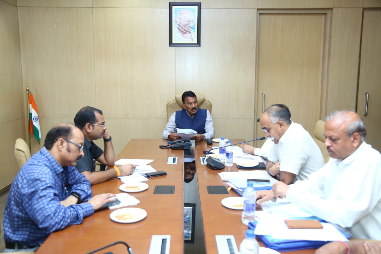कैबिनेट मंत्री सिलावट ने जल संसाधन विभाग के अधिकारियों के साथ ली बैठक, 24 घंटे बांधों की निरंतर निगरानी के दिए निर्देश