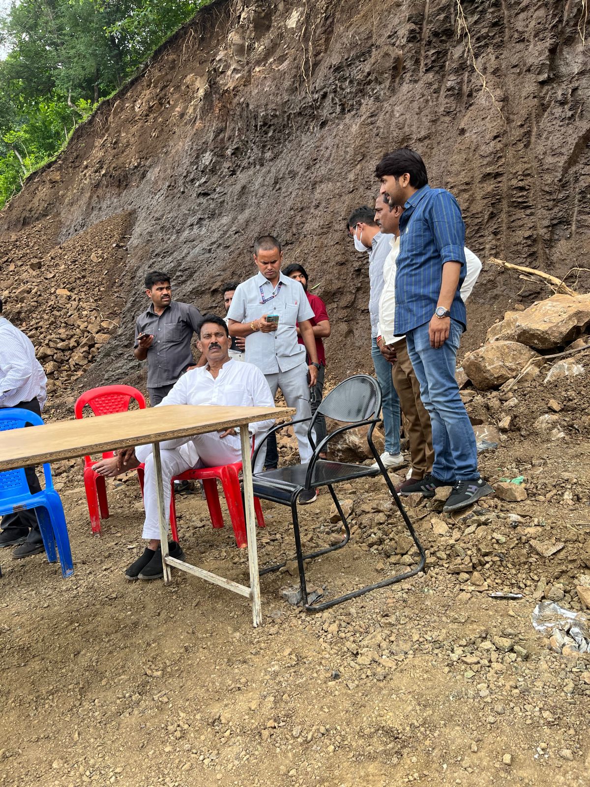धार : कारम डैम के मामले में प्रशासन सक्रिय, मंत्रियों और आला अधिकारियों ने बांध स्थल पर डाला डेरा