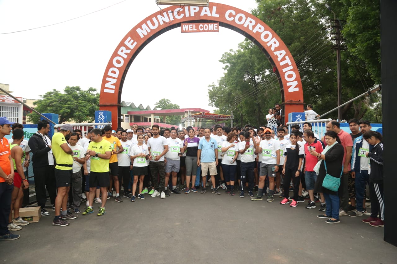 एकेडमी ऑफ इंदौर मैराथनर्स ने रैनाथॉन 2022 का किया आयोजन, हजारों रनर्स ने लिया भाग