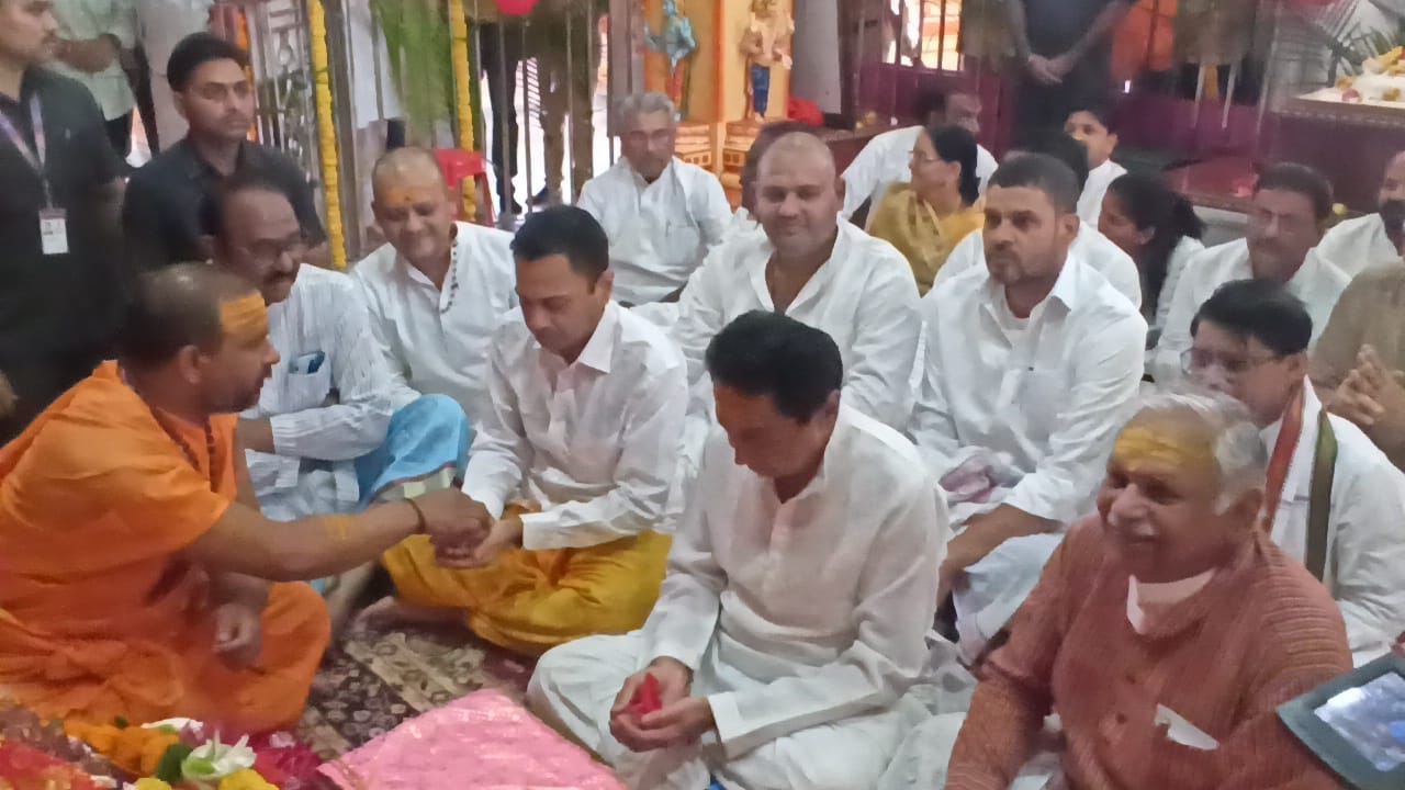 शंकराचार्य स्वरूपानंद सरस्वती के 99 वें प्राकट्योत्सव में शामिल हुए कमलनाथ