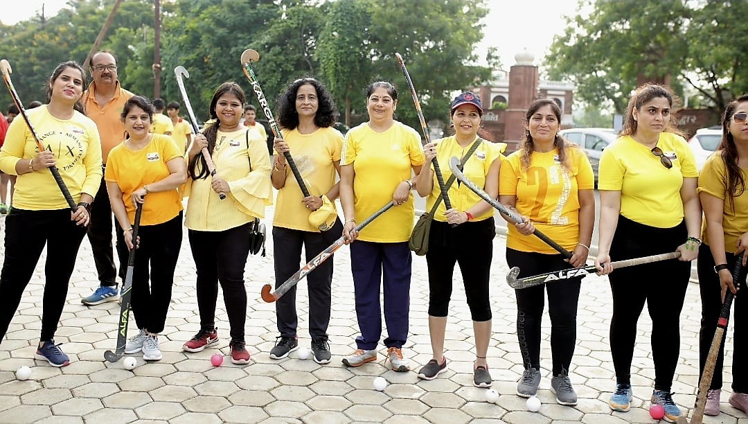 एडवेंचरस हॉकी कार्निवाल से श्रेष्ठा गोयल और मीर रंजन नेगी ने किया इंदौर की महिलाओं को खेल के प्रति जागरूक