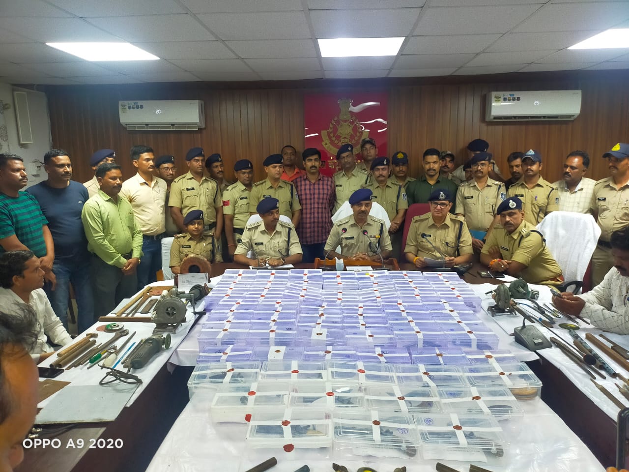 इंदौर पुलिस के कब्जे में अवैध हथियार बनाने वाली गैंग, बड़ी मात्रा में हथियार किए बरामद