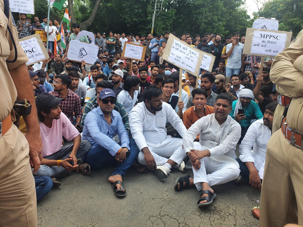 Indore: लोक सेवा आयोग के मुख्यालय पर छात्रों ने किया प्रदर्शन, अब 1 माह के भीतर आएगा PSC का रिजल्ट