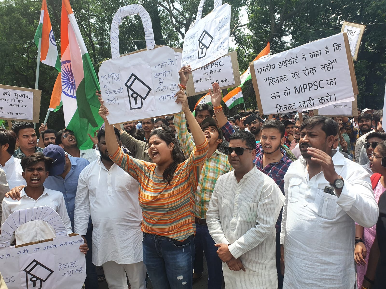 Indore: लोक सेवा आयोग के मुख्यालय पर छात्रों ने किया प्रदर्शन, अब 1 माह के भीतर आएगा PSC का रिजल्ट