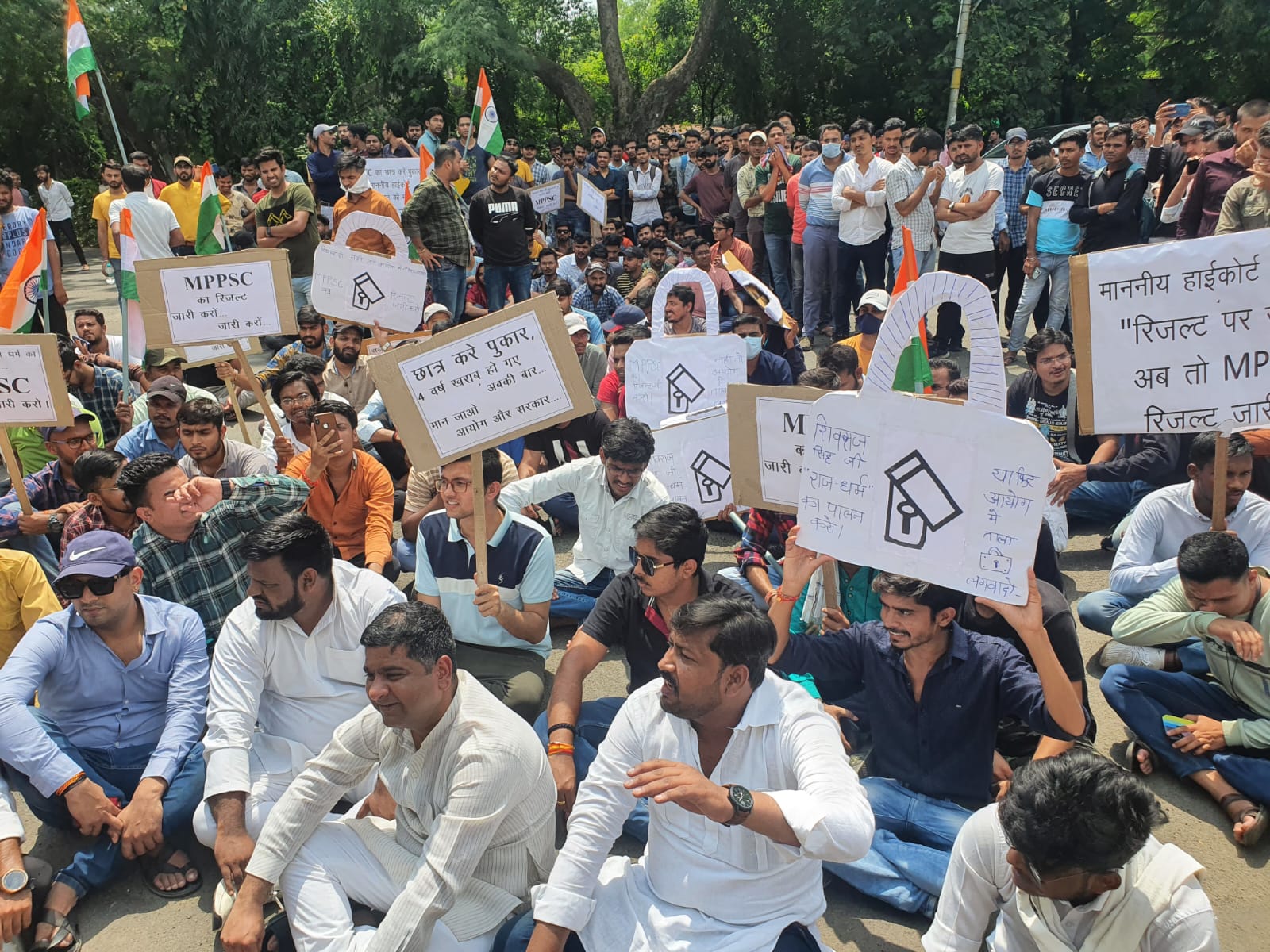 Indore: लोक सेवा आयोग के मुख्यालय पर छात्रों ने किया प्रदर्शन, अब 1 माह के भीतर आएगा PSC का रिजल्ट