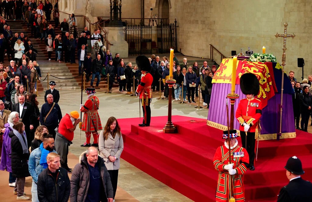 Queen Elizabeth II Funeral : कुछ देर में शुरू होगा 'महारानी' का अंतिम संस्कार, भारत, अमेरिका और फ़्रांस के राष्ट्रपति हैं मौजूद