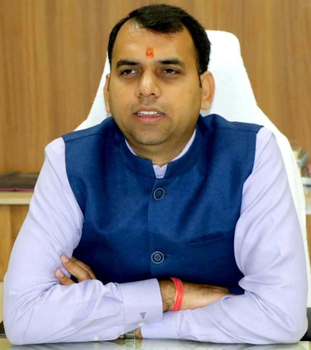 SP के बाद अब झाबुआ कलेक्टर पर भी निकला CM शिवराज का गुस्सा, किया निलंबित, नई collector बनी रजनी सिंह