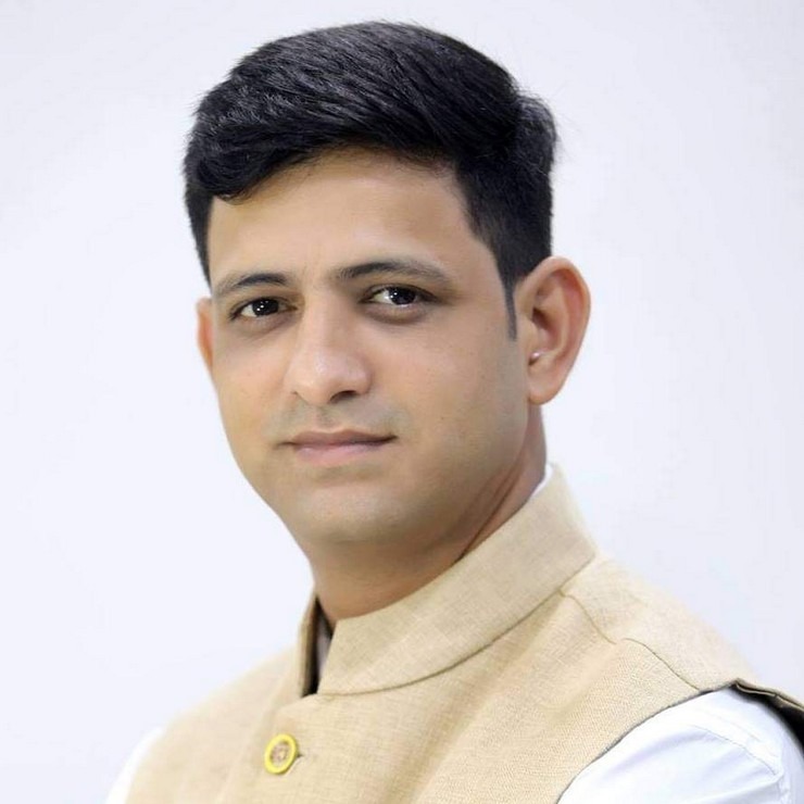 ग्वालियर के Para Swimmer सत्येंद्र सिंह लोहिया ने टीम के साथ पार किया 36 KM का North Channel, इंदौर महापौर भार्गव ने फोन पर थपथपाई पीठ