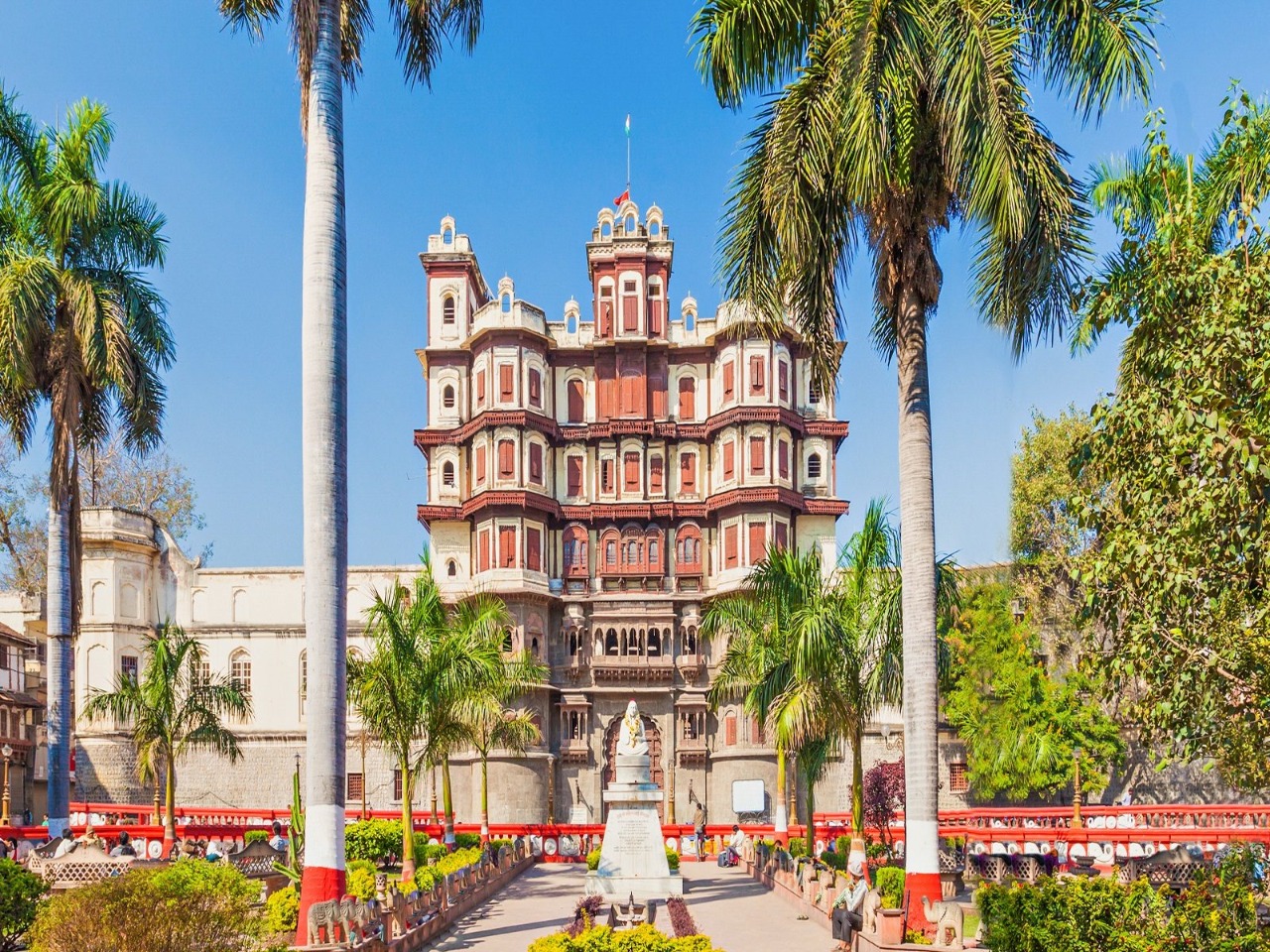 Indore के योगगुरु कृष्णा मिश्रा अमेरिका से सम्मानित, Global Healing Day सर्वधर्म प्राथना दिवस में हुए थे शामिल
