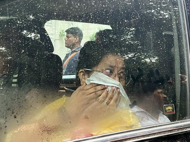 Raju Srivastava Last Rites Live : कॉमेडी का बादशाह निकला आखिरी सफर पर, थोड़ी देर में होगा राजू श्रीवास्तव का अंतिम संस्कार