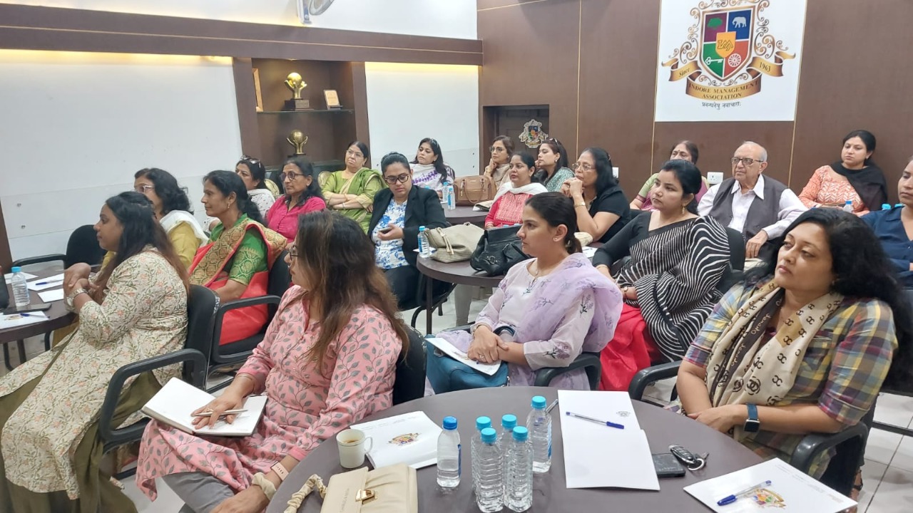 इंदौर मैनेजमेंट एसोसिएशन ने किया महिला सशक्तिकरण विषय पर सत्र का आयोजन
