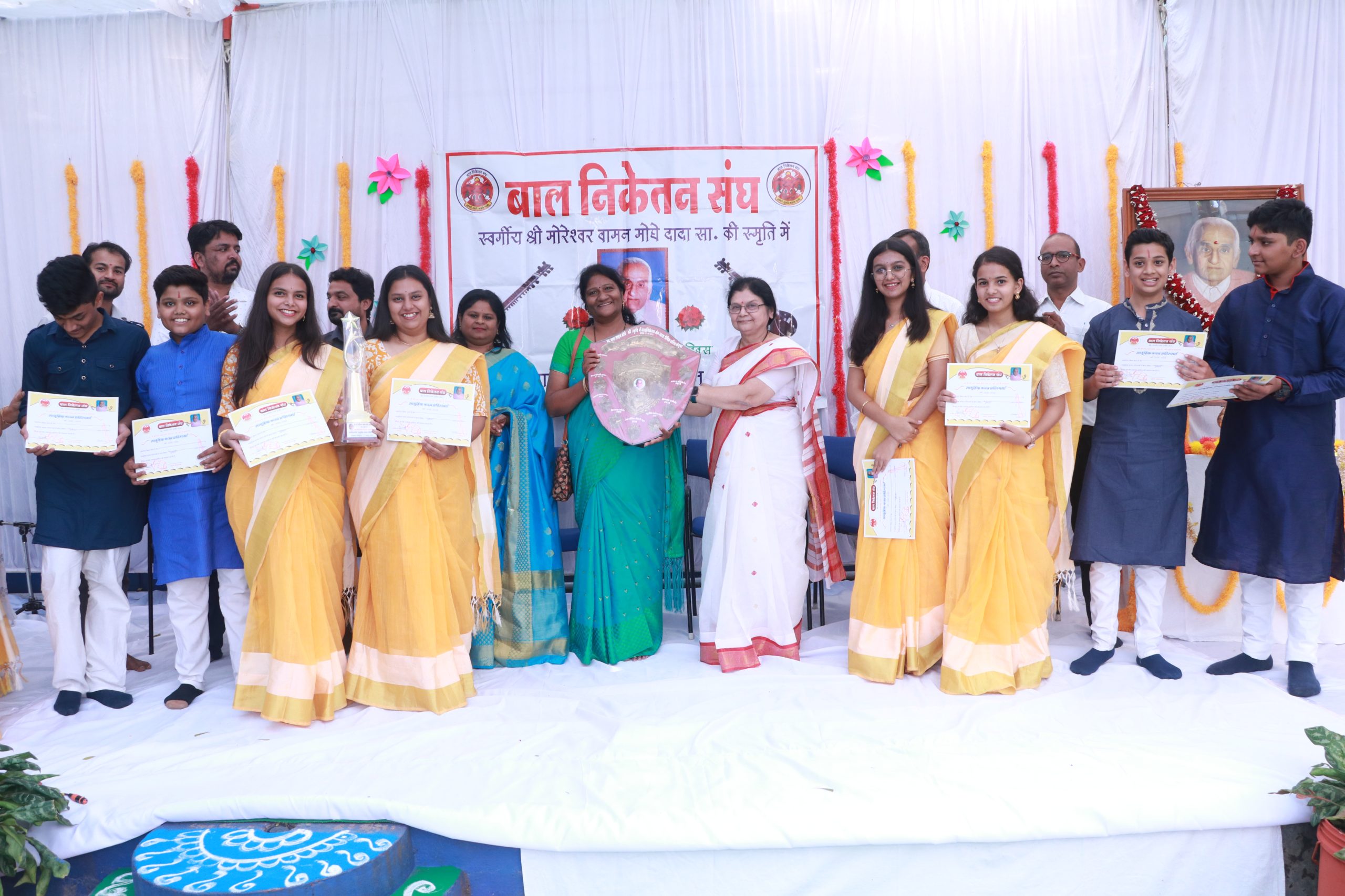 मोरेश्वर वामन मोघे की स्मृति में सामूहिक भजन प्रतियोगिता का किया गया आयोजन, लोकमान्य विद्या निकेतन को मिला पहला स्थान