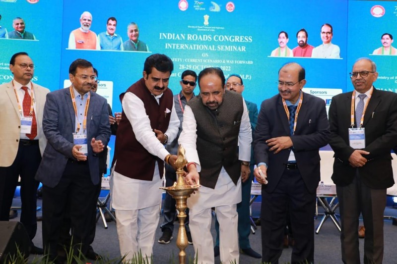 Indore : सड़क सुरक्षा पर दो दिवसीय अंतर्राष्ट्रीय सेमिनार हुआ सम्पन्न, लोक निर्माण मंत्री गोपाल भार्गव ने लिया हिस्सा