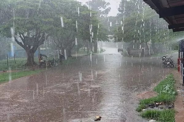 MP Weather & IMD Update : प्रदेश के इन जिलों में बारिश भिगा सकती है 'दशहरा', जानिए किन राज्यों में रहेगा घने बादलों का पेहरा