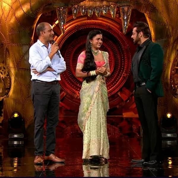 Bigg Boss के मंच पर सलमान को इंस्पिरेशनल कविता सुनती नज़र आई इमली, पिता ने भी दिया बेटी सुम्बुल का साथ