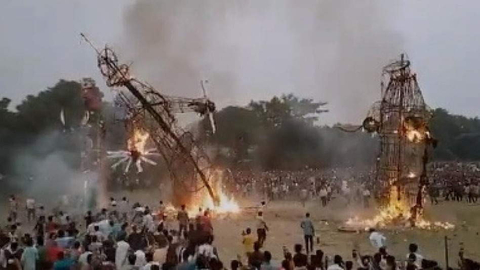 रावण दहन के दौरान दिल दहला देना वाला बड़ा हादसा, जलता हुआ पुतला लोगों को पर गिरा