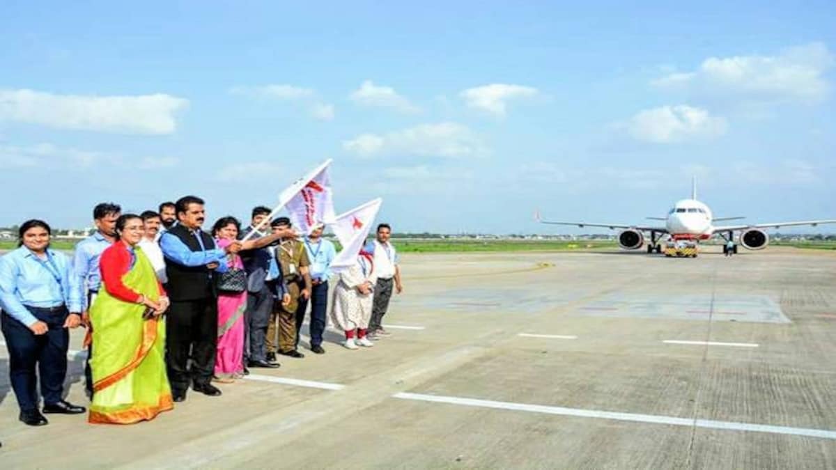 Devi Ahilya Bai Holkar Airport : कल की Flight से जाने वाले यात्री थोड़ा पहले पहुंचे एयरपोर्ट, VVIP आगमन के चलते चेकिंग में लग सकता है समय