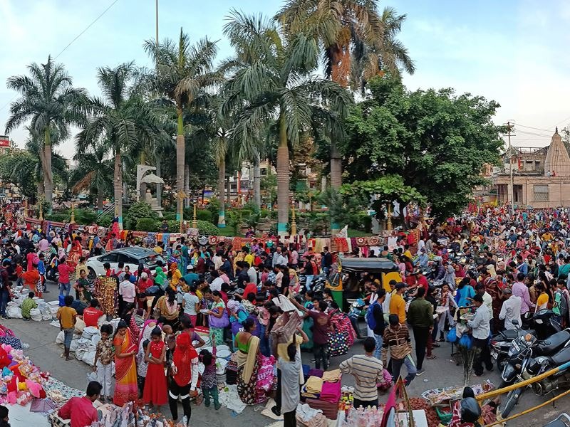 Indore : दीपावली तक लगा सकेंगे राजवाडा पर 'ठेले' उसके बाद नहीं, महापौर की घोषणा के बाद रेहड़ी व्यापारियों में ख़ुशी की चमक