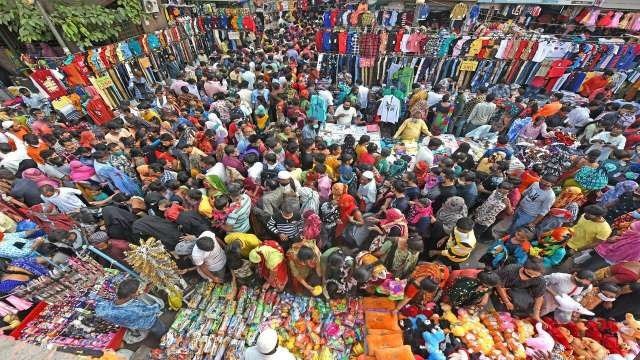 Indore : दीपावली तक लगा सकेंगे राजवाडा पर 'ठेले' उसके बाद नहीं, महापौर की घोषणा के बाद रेहड़ी व्यापारियों में ख़ुशी की चमक
