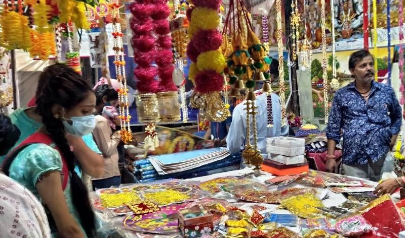 त्योहारों के बाजार से चलती है भारतीय अर्थव्यवस्था