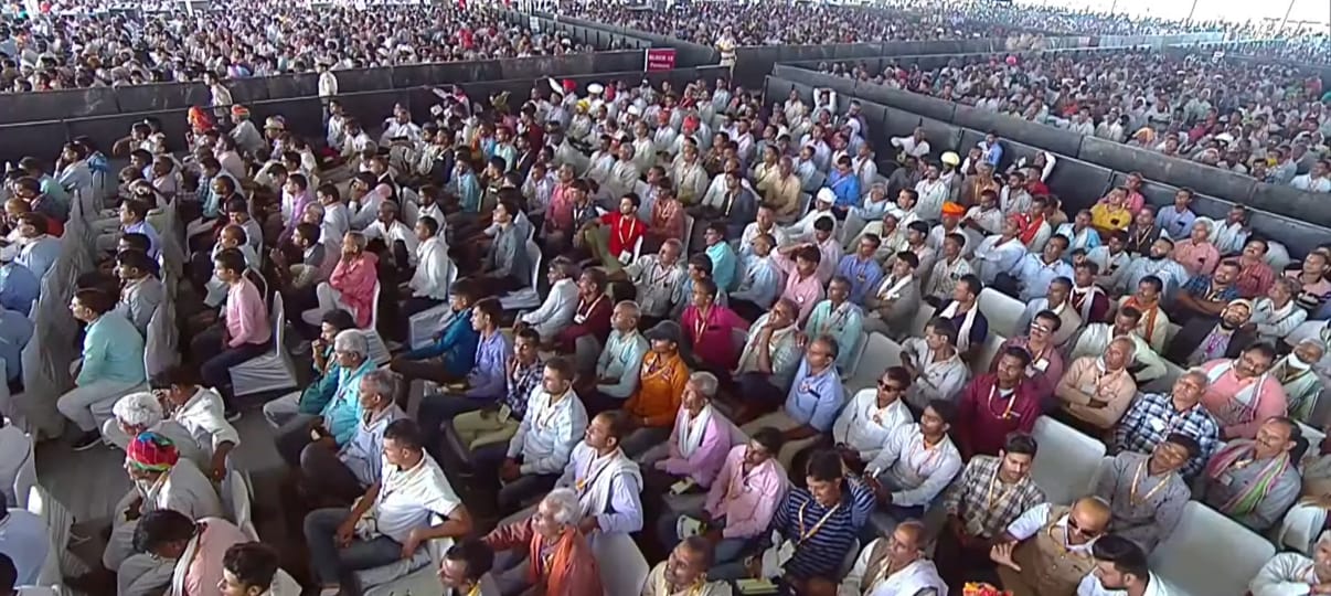 हजारों किसानों की मौजूदगी में पीएम किसान सम्मान सम्मेलन का प्रधानमंत्री मोदी ने किया उद्घाटन