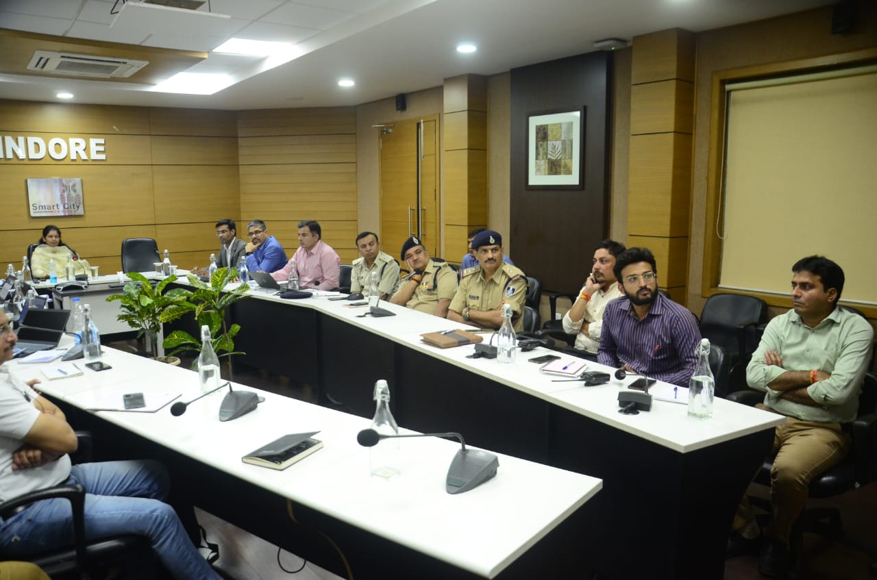 स्मार्ट सिग्नल यातायात के स्वत: पर होगा कार्य, आयुक्त ने कंपनी के प्रतिनिधियां से की चर्चा