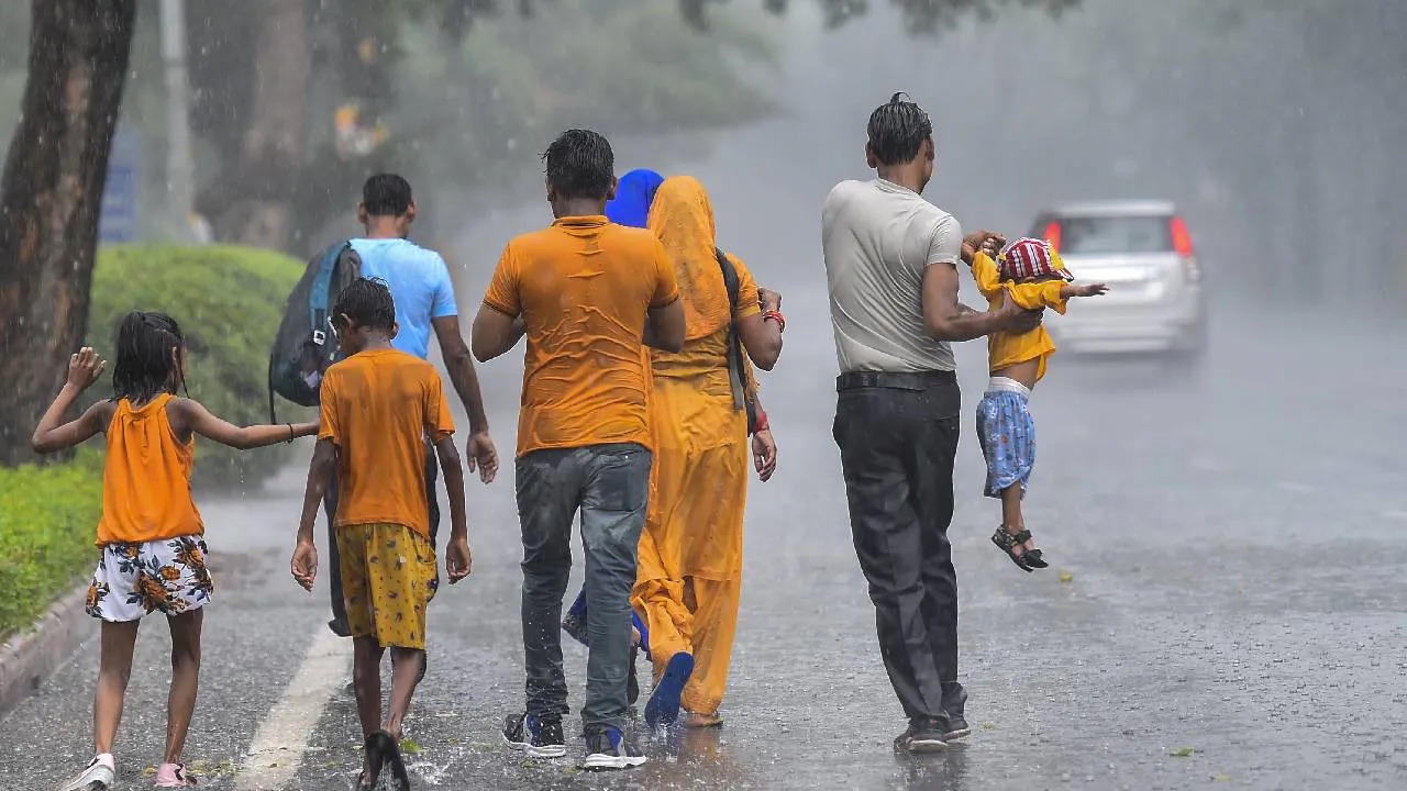 IMD & MP Weather Update : मौसम विभाग का इन राज्यों में तेज बारिश का अलर्ट, दक्षिण-पूर्वी मध्य प्रदेश में दीवाली से पहले होगी बरसात