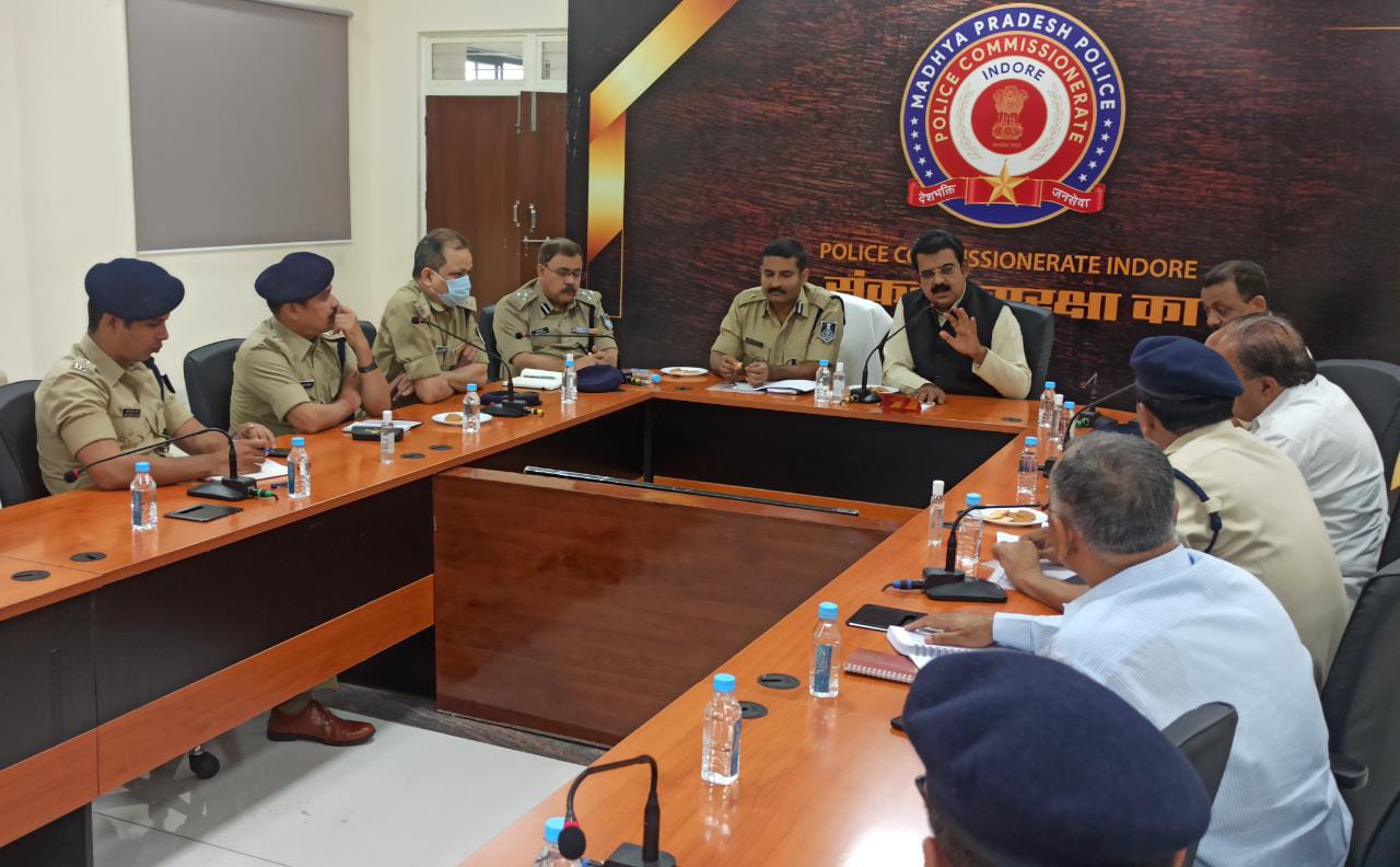 Indore : सांसद लालवानी ने पुलिस अधिकारियों के साथ तैयार किया एक्शन प्लान, दिवाली से पहले ट्रैफिक में लाए सुधार