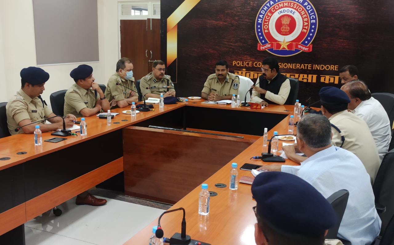 Indore : सांसद लालवानी ने पुलिस अधिकारियों के साथ तैयार किया एक्शन प्लान, दिवाली से पहले ट्रैफिक में लाए सुधार