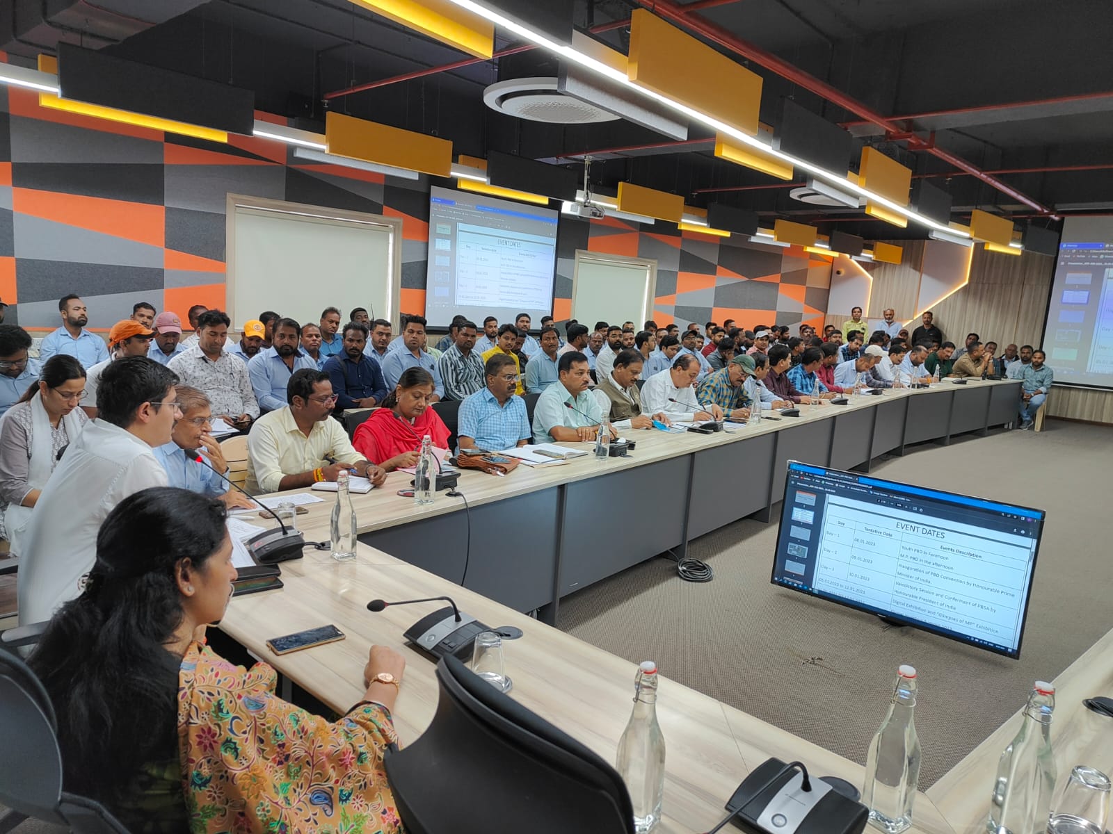 विशेष सफाई अभियान : आयुक्त द्वारा अप्रवासी भारतीय सम्मेलन व दीपावली पर्व पर हुई बैठक