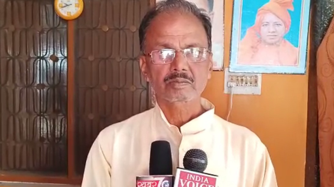 सत्याग्रह एक्सप्रेस के अंदर पढ़ी जा रही थी नमाज, BJP के इस पूर्व विधायक ने बनाया Video