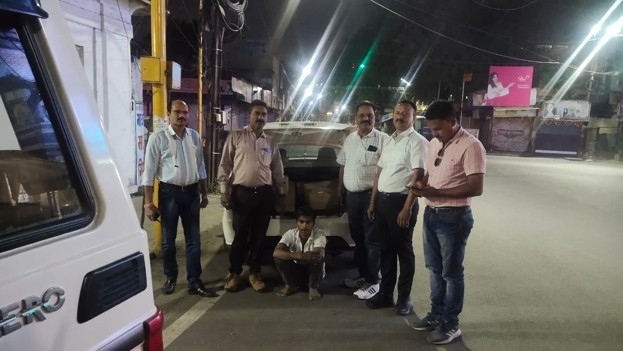 Indore : त्यौहारों के दौरान मादक पदार्थ बेचने वालों पर आबकारी पुलिस की धर पकड़, लाखों रुपए की शराब की जप्त