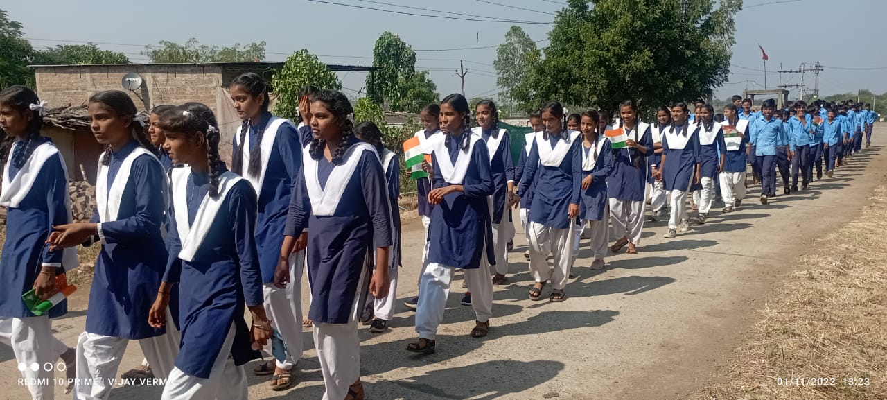 Indore : मध्यप्रदेश स्थापना दिवस के कार्यक्रमों का हुआ आगाज़, पहले दिन ही स्कूल के बच्चों ने निकाली प्रभात फेरी