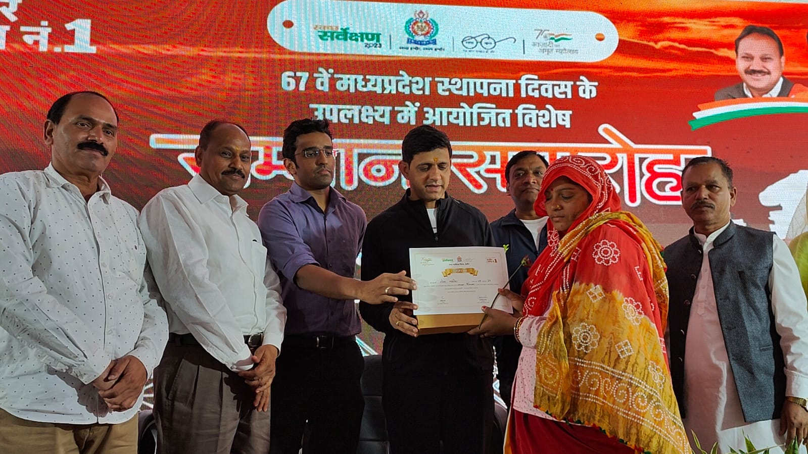 इंदौर देश-विदेश में स्वच्छता का सातवा आसमान छुने को है तैयार - महापौर पुष्यमित्र भार्गव