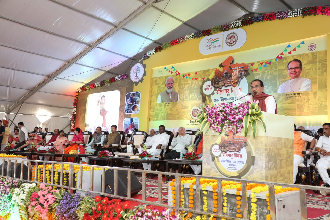 MP News : पीथमपुर में 1000 करोड़ रुपए से अधिक के विकास कार्यों का CM ने किया भूमिपूजन