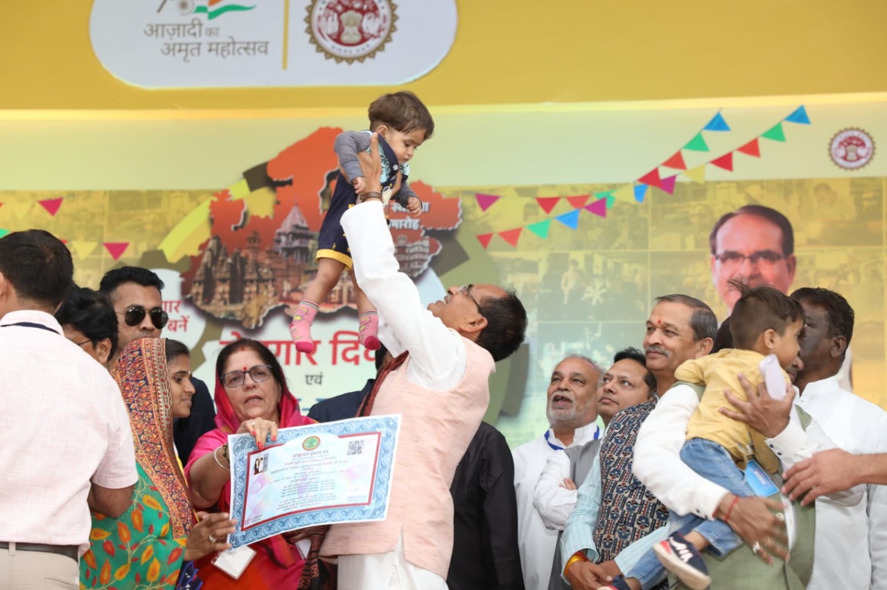 MP News : पीथमपुर में 1000 करोड़ रुपए से अधिक के विकास कार्यों का CM ने किया भूमिपूजन