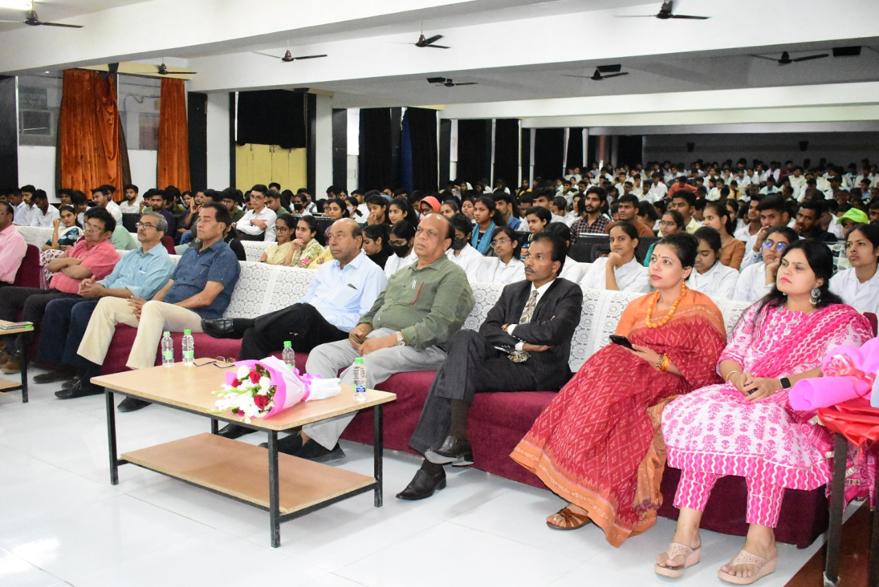 शिक्षा के साथ आजादी और इतिहास की सही समझ होने पर भारत बनेगा विश्वगुरु