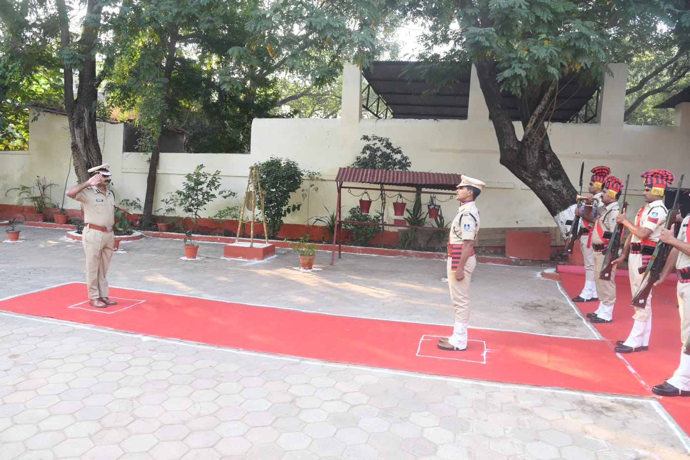 Indore : पुलिस कमिश्नर साप्ताहिक जनरल परेड में पहुंचे, पुलिस अनुशासन और व्यवस्थाओं का लिया जायजा