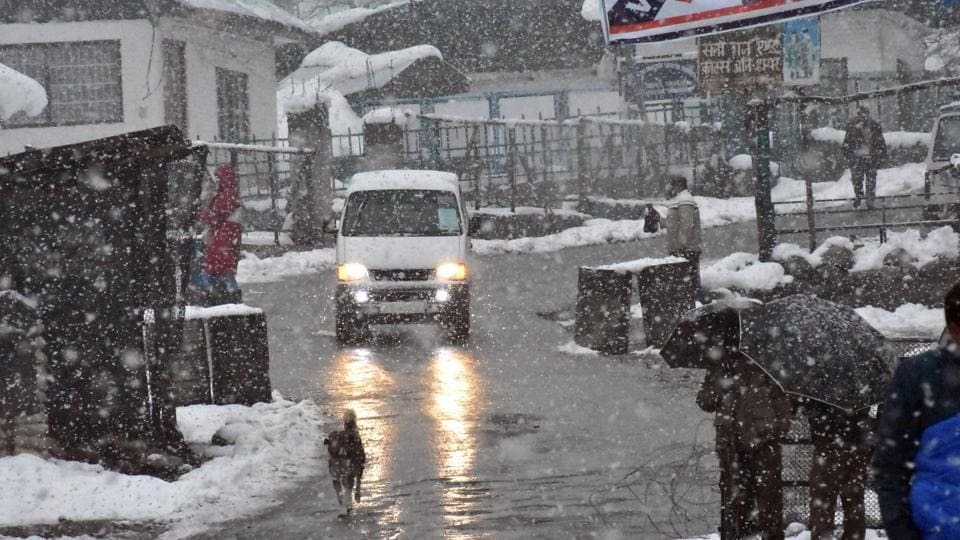 मौसम विभाग ने जारी किया भारी बारिश का अलर्ट, इन 10 जिलों में बर्फ़बारी होने की संभावना की व्यक्त
