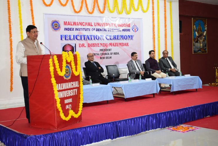 Indore : मालवांचल यूनिवर्सिटी में डेंटल काउंसिल ऑफ इंडिया के अध्यक्ष डॉ दिब्येंदू मजूमदार का सम्मान समारोह हुआ आयोजित