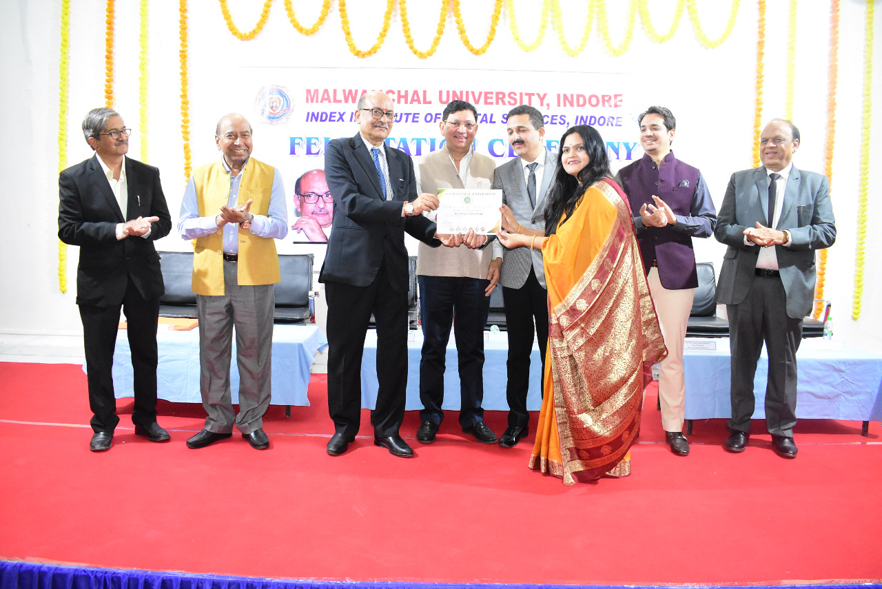 Indore : मालवांचल यूनिवर्सिटी में डेंटल काउंसिल ऑफ इंडिया के अध्यक्ष डॉ दिब्येंदू मजूमदार का सम्मान समारोह हुआ आयोजित